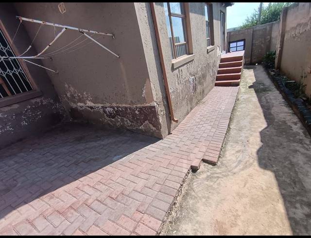 3 BEDROOM HOUSE FOR SALE IN CLAYVILLE